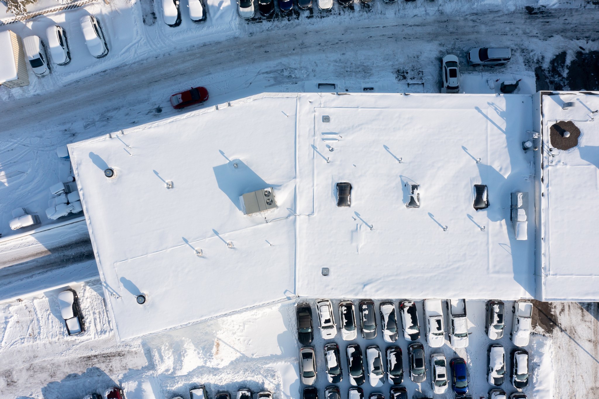 Snow Load on Flat Roofs: Understanding the Impact